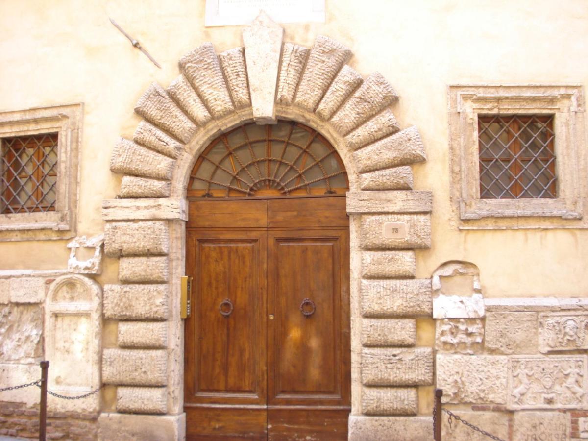Appartamento In Palazzo Bucelli Montepulciano Bagian luar foto