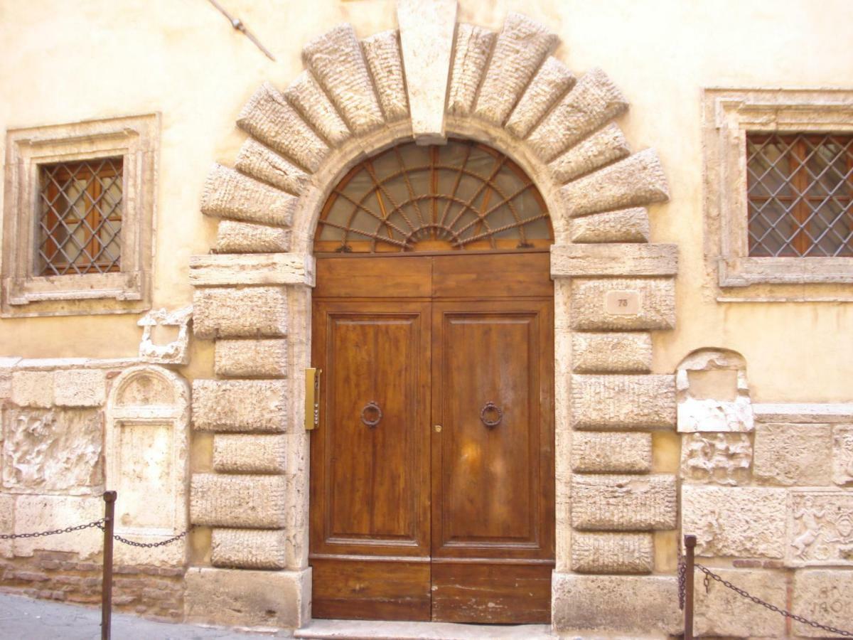 Appartamento In Palazzo Bucelli Montepulciano Bagian luar foto
